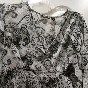 Blue Diamond Plus NWOT Plus Black & White Blouse